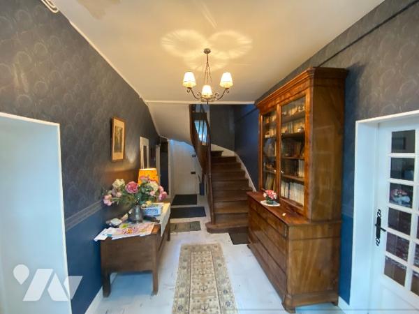 Maison principale d’env. 177 m² avec dépendances sur un terrain de 5.790 m².