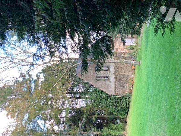 Maison principale d’env. 177 m² avec dépendances sur un terrain de 5.790 m².