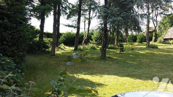 Maison principale d’env. 177 m² avec dépendances sur un terrain de 5.790 m².