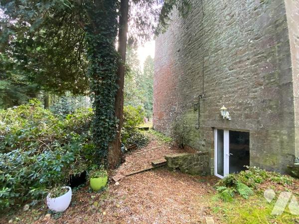 Maison principale d’env. 177 m² avec dépendances sur un terrain de 5.790 m².