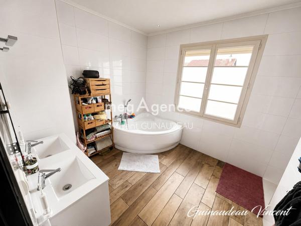 Maison à CHOLET, 49300 - 5 pièces 118m²