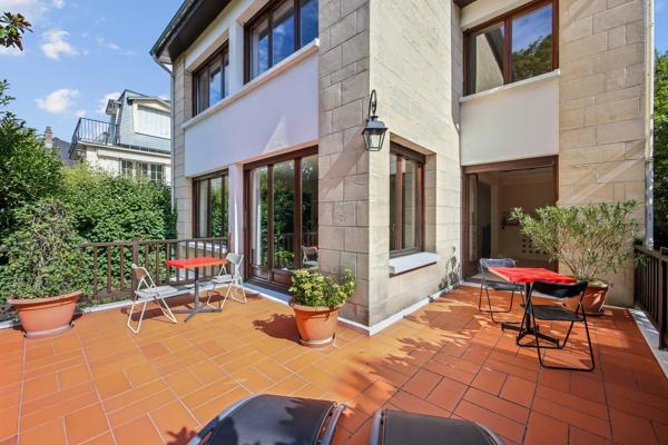 Vente                                                      Maison
                        
                     7 pièces                      210 m2                     à Le Pecq