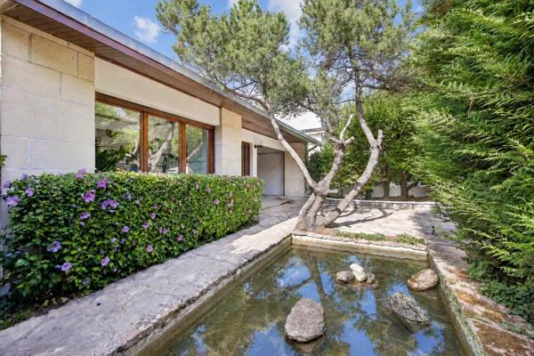 Vente                                                      Maison
                        
                     7 pièces                      210 m2                     à Le Pecq