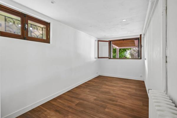 Vente                                                      Maison
                        
                     7 pièces                      210 m2                     à Le Pecq