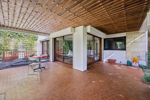 Vente                                                      Maison
                        
                     7 pièces                      210 m2                     à Le Pecq