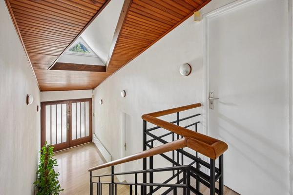 Vente                                                      Maison
                        
                     7 pièces                      210 m2                     à Le Pecq
