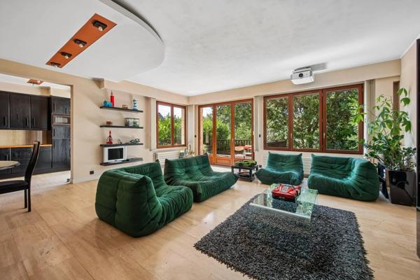 Vente                                                      Maison
                        
                     7 pièces                      210 m2                     à Le Pecq