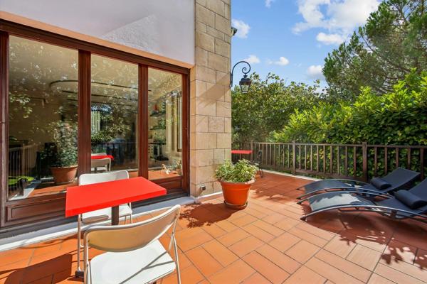 Vente                                                      Maison
                        
                     7 pièces                      210 m2                     à Le Pecq