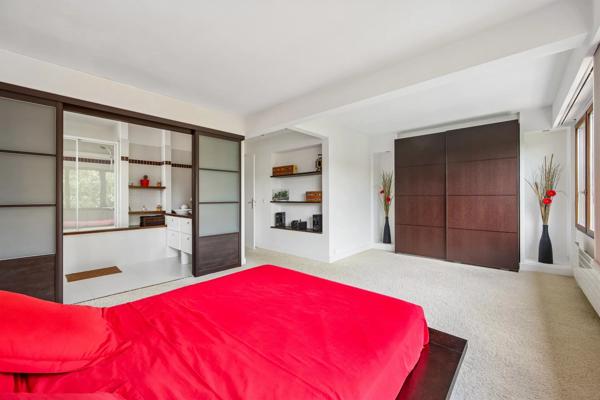 Vente                                                      Maison
                        
                     7 pièces                      210 m2                     à Le Pecq