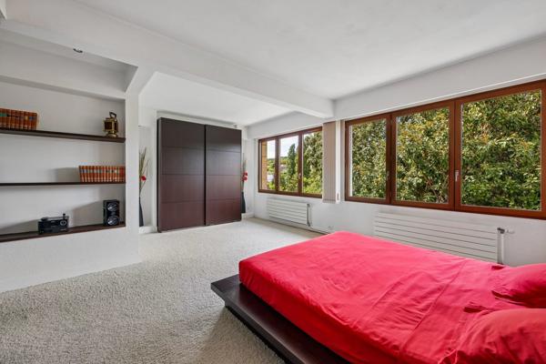 Vente                                                      Maison
                        
                     7 pièces                      210 m2                     à Le Pecq