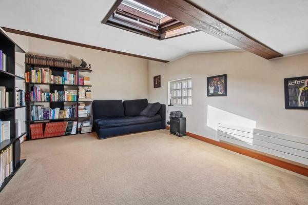 Vente                                                      Maison
                        
                     7 pièces                      210 m2                     à Le Pecq