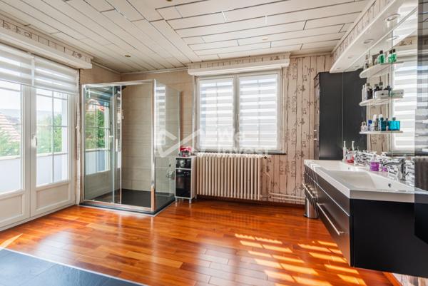 Maison 6 pièces avec dépendances et piscine