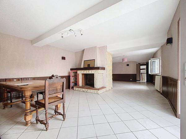 A Vendre à Ordan Larroque ancien commerce de 6 pièces avec fort potentiel