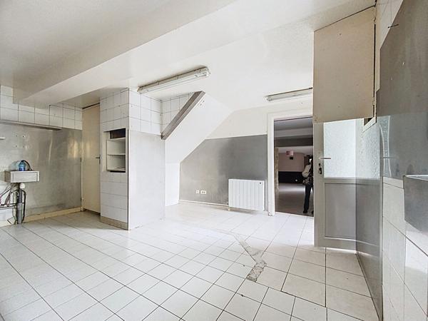 A Vendre à Ordan Larroque ancien commerce de 6 pièces avec fort potentiel