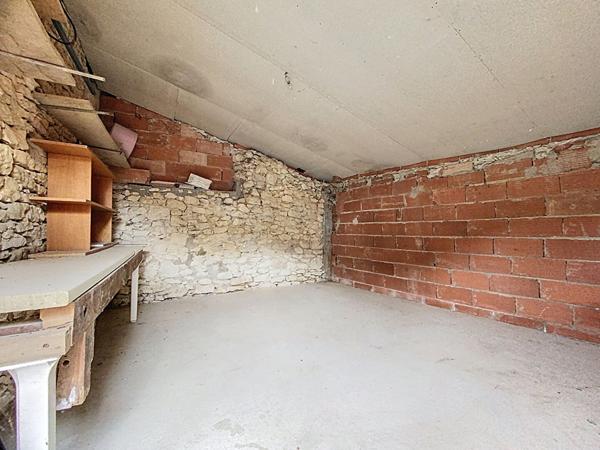 A Vendre à Ordan Larroque ancien commerce de 6 pièces avec fort potentiel