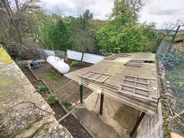 A Vendre à Ordan Larroque ancien commerce de 6 pièces avec fort potentiel