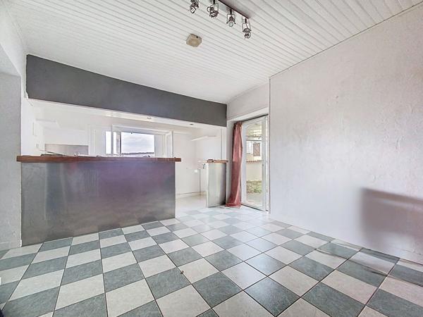 A Vendre à Ordan Larroque ancien commerce de 6 pièces avec fort potentiel