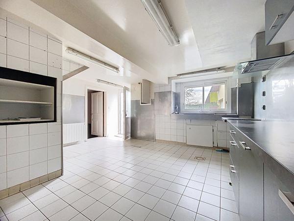 A Vendre à Ordan Larroque ancien commerce de 6 pièces avec fort potentiel