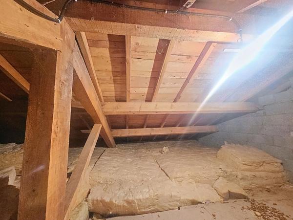 EXCLUSIVITE ! Ancien corps de ferme avec dépendances sur plus de 2000 m 2 de terrain sur Yssingeaux