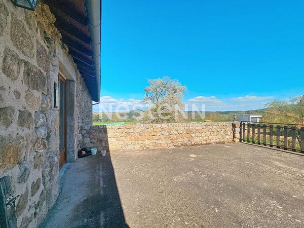 EXCLUSIVITE ! Ancien corps de ferme avec dépendances sur plus de 2000 m 2 de terrain sur Yssingeaux