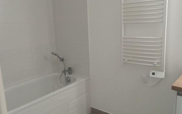 Appartement à louer    1 pièce •  Vitrolles