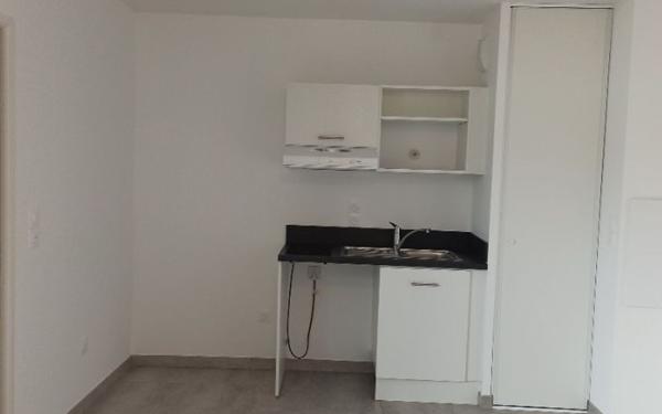 Appartement à louer    1 pièce •  Vitrolles