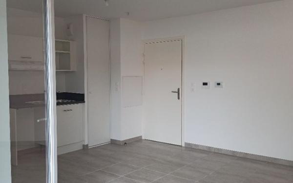 Appartement à louer    1 pièce •  Vitrolles