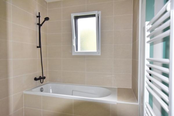 Maison à PLONEVEZ-PORZAY, 29550 - 4 pièces 102m²