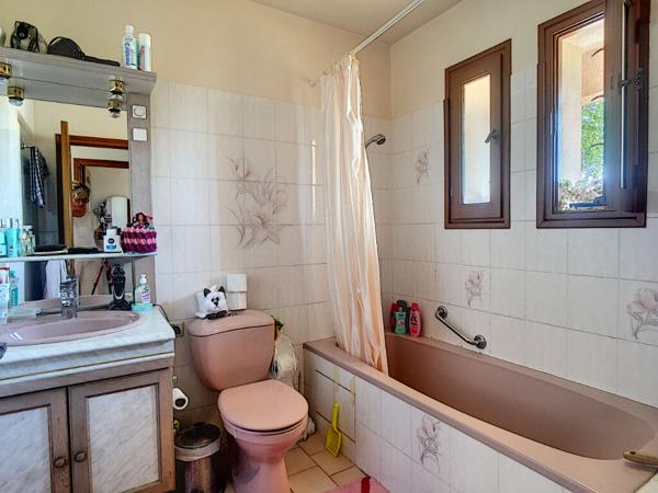 Maison 4 faces de plain pied de 90 m² sur 533 m² de parcelle