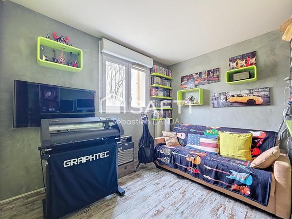 Appartement 4 Pièces avec Terrasse et Vue Dégagée à Villeneuve-la -garenne