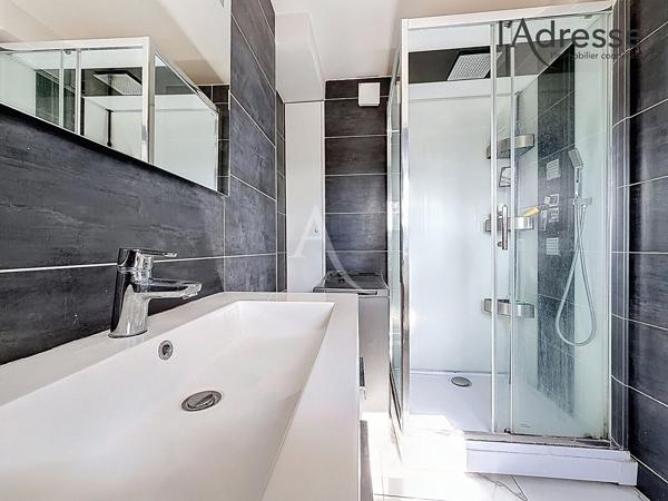 SURESNES/ Maréchal de Lattre de Tassigny - Vue Paris - Appartement Studio 36m² - 1 Cave - 1 BOX