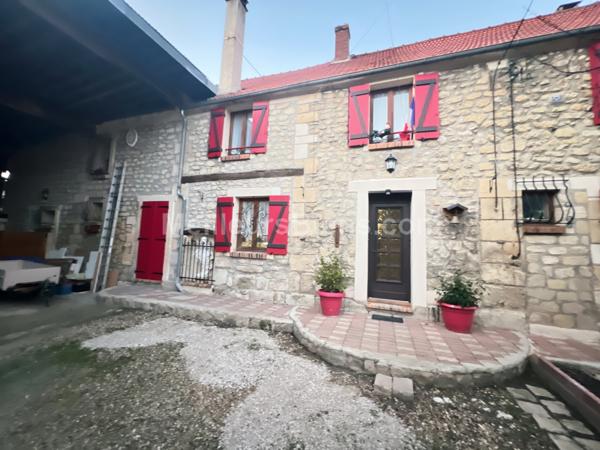 Corps de ferme de 192 m2 avec dépendance et hangar sur terrain de 827 m2