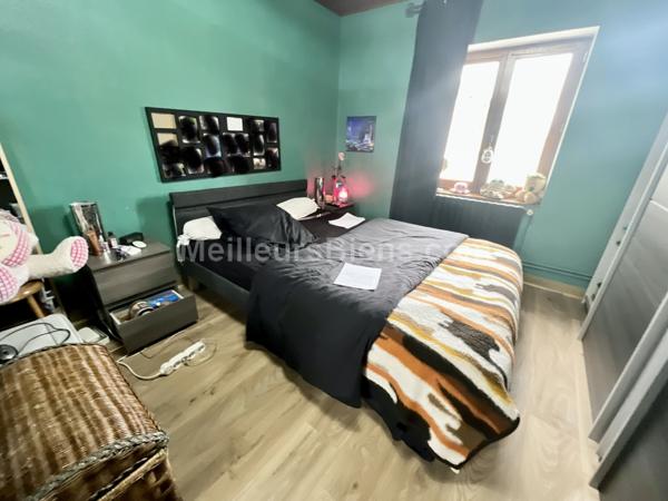 Corps de ferme de 192 m2 avec dépendance et hangar sur terrain de 827 m2