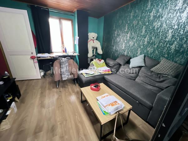 Corps de ferme de 192 m2 avec dépendance et hangar sur terrain de 827 m2