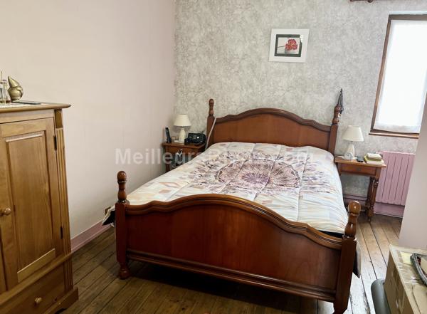 Corps de ferme de 192 m2 avec dépendance et hangar sur terrain de 827 m2