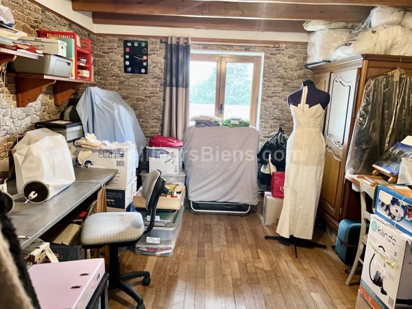 Corps de ferme de 192 m2 avec dépendance et hangar sur terrain de 827 m2