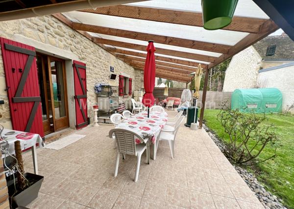 Corps de ferme de 192 m2 avec dépendance et hangar sur terrain de 827 m2