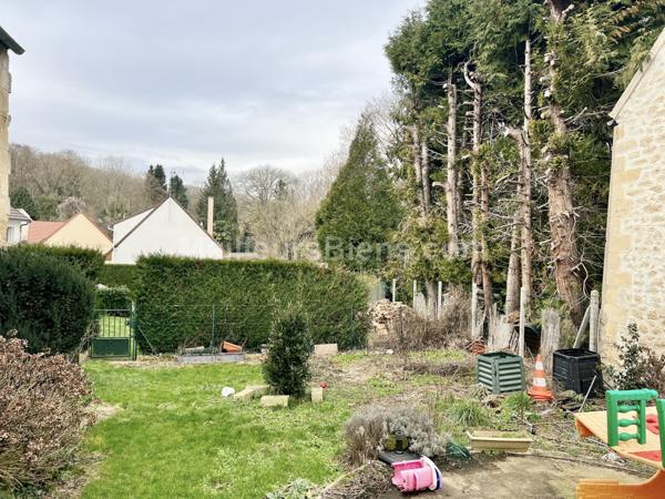 Corps de ferme de 192 m2 avec dépendance et hangar sur terrain de 827 m2