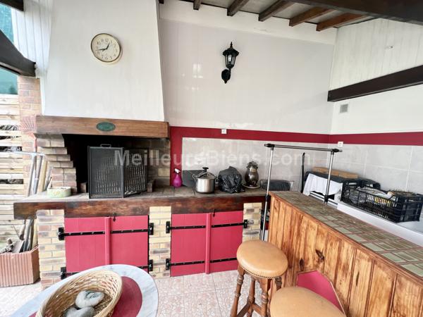 Corps de ferme de 192 m2 avec dépendance et hangar sur terrain de 827 m2