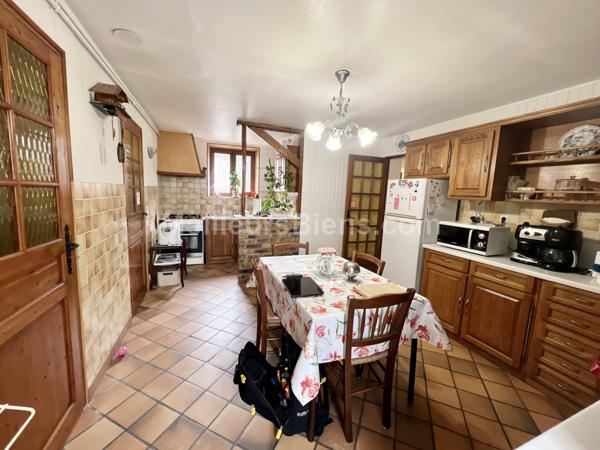 Corps de ferme de 192 m2 avec dépendance et hangar sur terrain de 827 m2