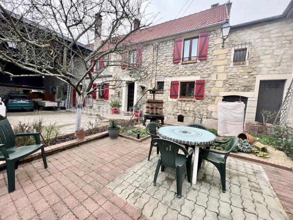 Corps de ferme de 192 m2 avec dépendance et hangar sur terrain de 827 m2