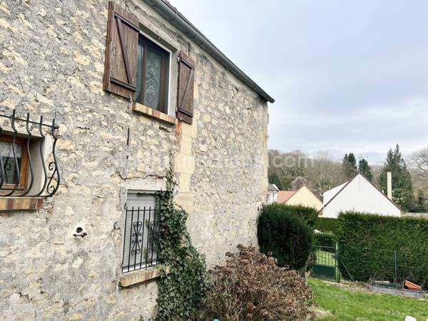 Corps de ferme de 192 m2 avec dépendance et hangar sur terrain de 827 m2