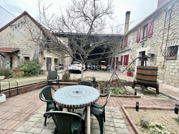 Corps de ferme de 192 m2 avec dépendance et hangar sur terrain de 827 m2