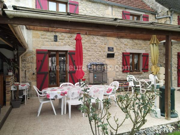 Corps de ferme de 192 m2 avec dépendance et hangar sur terrain de 827 m2