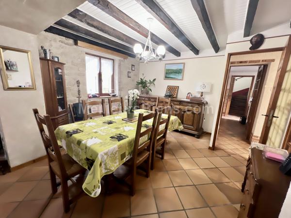 Corps de ferme de 192 m2 avec dépendance et hangar sur terrain de 827 m2