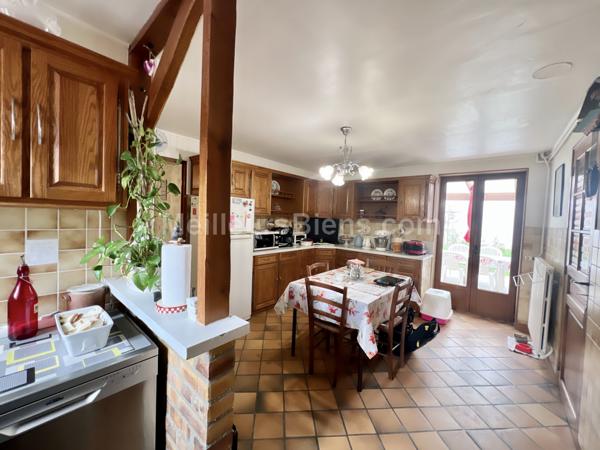 Corps de ferme de 192 m2 avec dépendance et hangar sur terrain de 827 m2