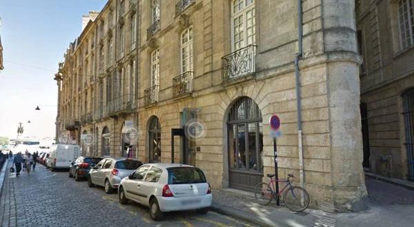 LOCAL PLACE DU PARLEMENT POUR INVESTISSEUR