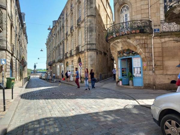 LOCAL PLACE DU PARLEMENT POUR INVESTISSEUR
