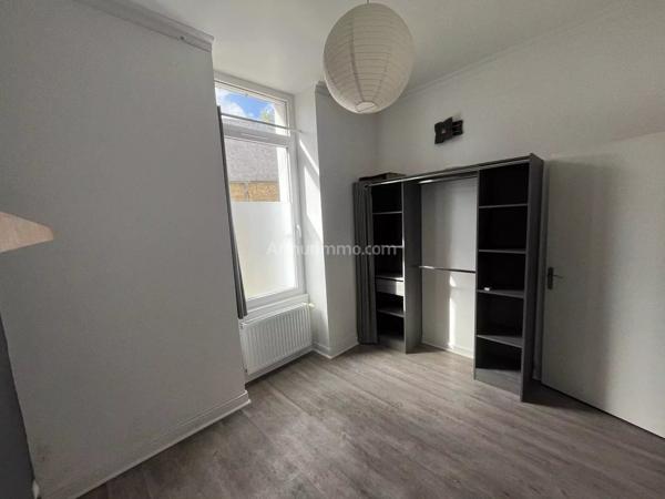Vente                                                      Appartement
                        
                     2 pièces                      39 m2                     à Guingamp