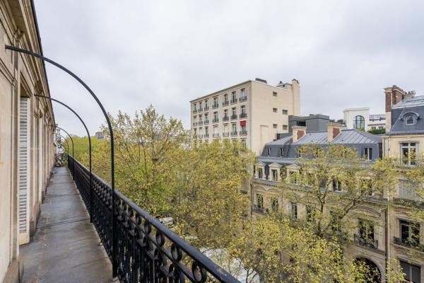 Bureaux à louer à PARIS 75008